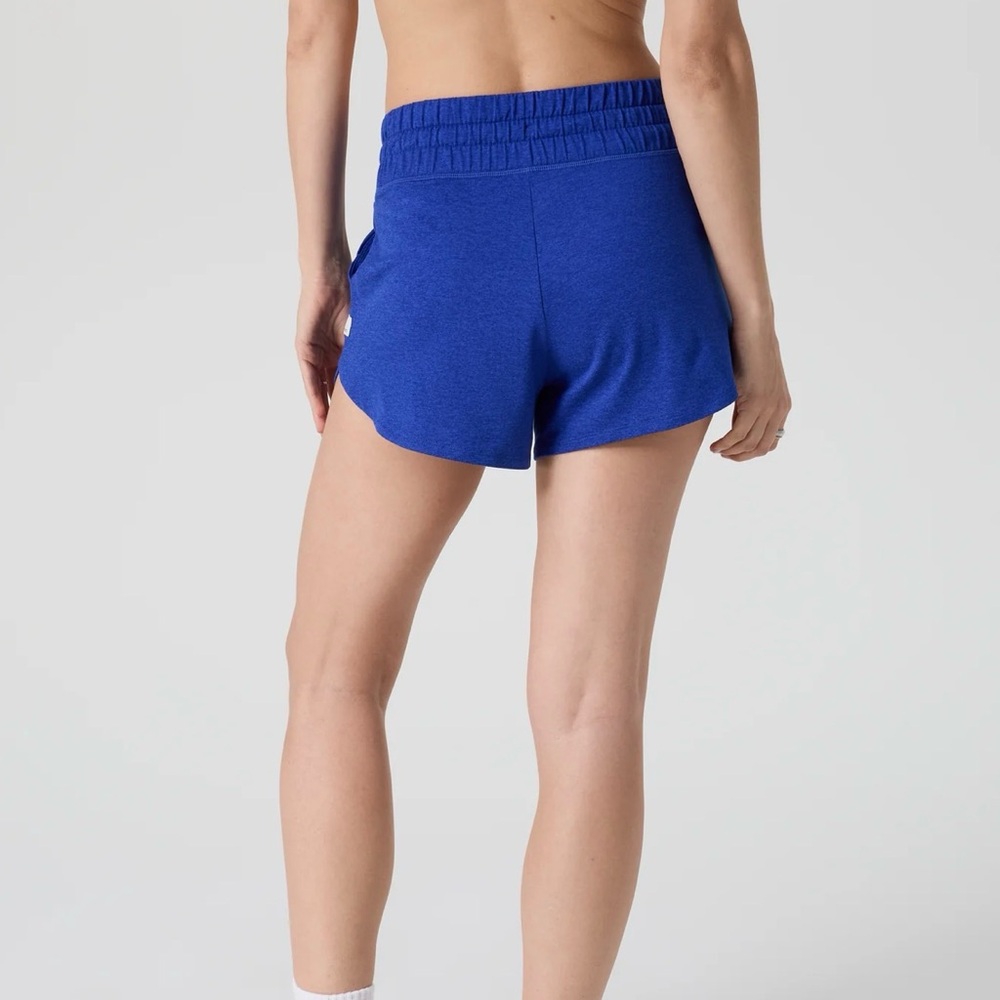 Vuori Halo Performance Shorts 2.0 in Copenhagen Heather - Picture 2 of 9
